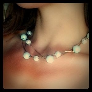 Blue pearled necklace with silver chain detail